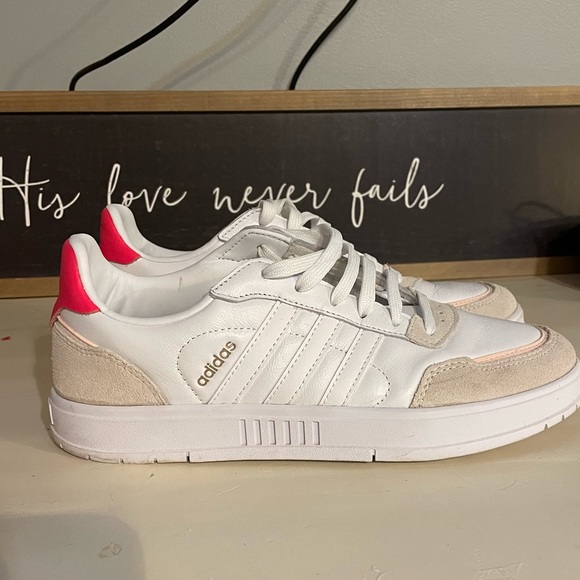 adidas Shoes - Women’s Adidas Courtmaster Sneaker